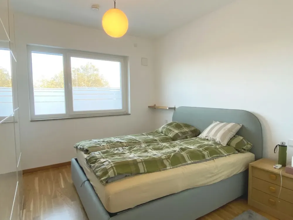 Neuwertige und großzügige 4-Zimmer-Wohnung in ruhiger Wohngegend