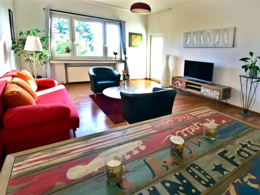 2 Zimmer Wohnung möbliert am Rhein
