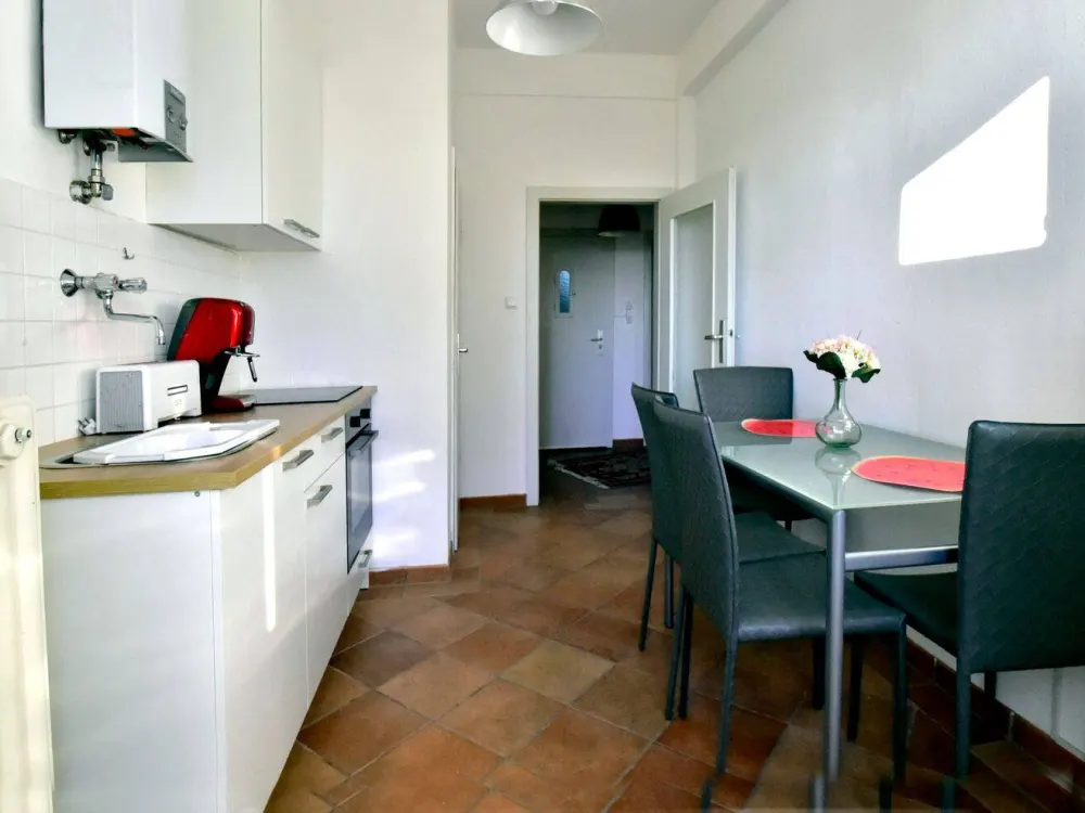 2 Zimmer Wohnung möbliert am Rhein