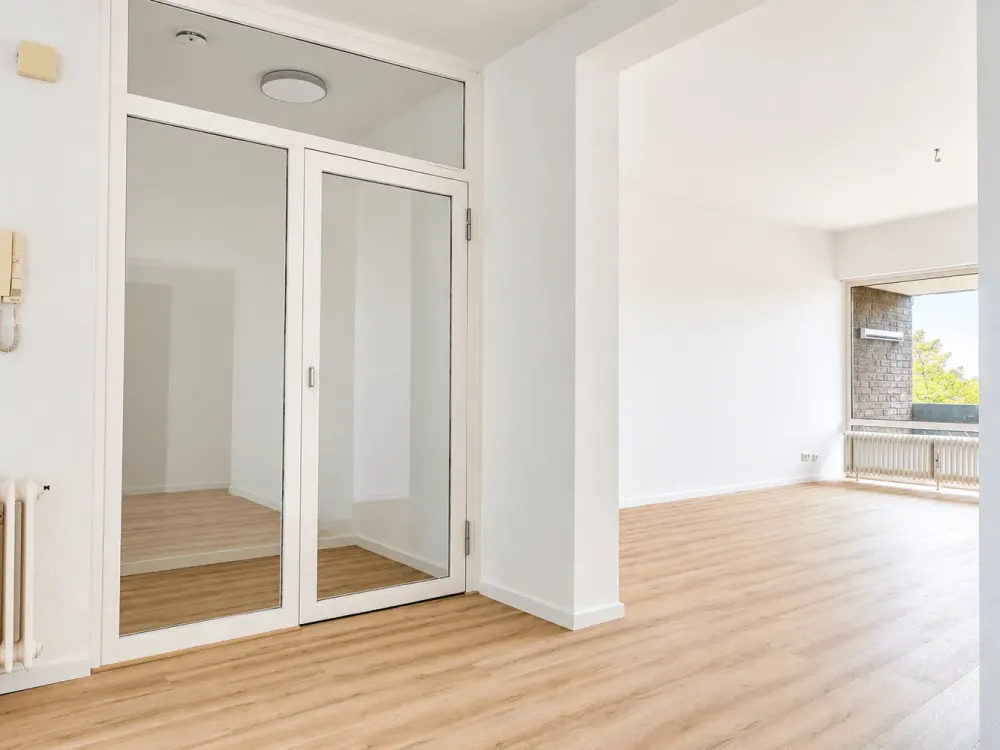 Charming 3-Room Apartment with Balcony