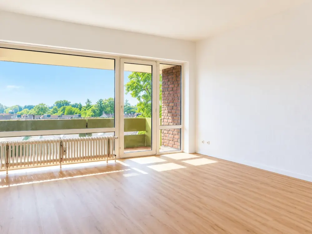 Charming 3-Room Apartment with Balcony