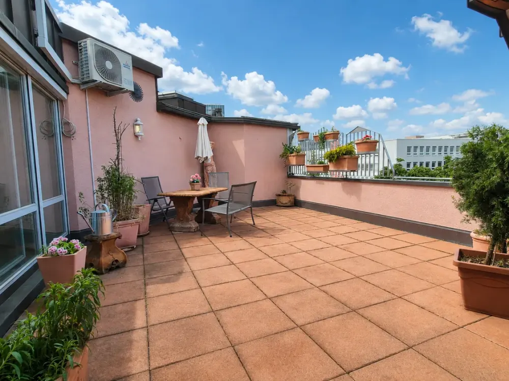 Wohnen über den Dächern, Exklusive 4-Zimmer-Wohnung mit traumhafter Terrasse