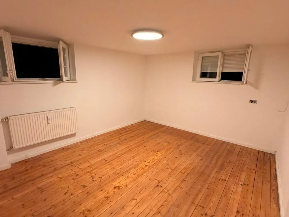 Top Lage, direkt am Westbad 2-Zimmer Untergeschosswohnung