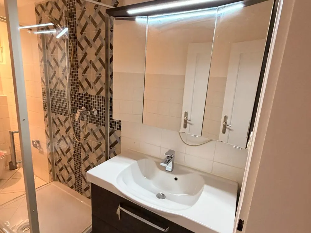 Top Lage, direkt am Westbad 2-Zimmer Untergeschosswohnung