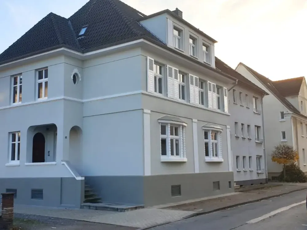 Spacious Ground Floor Apartment 106m² with Balcony and Garden Use