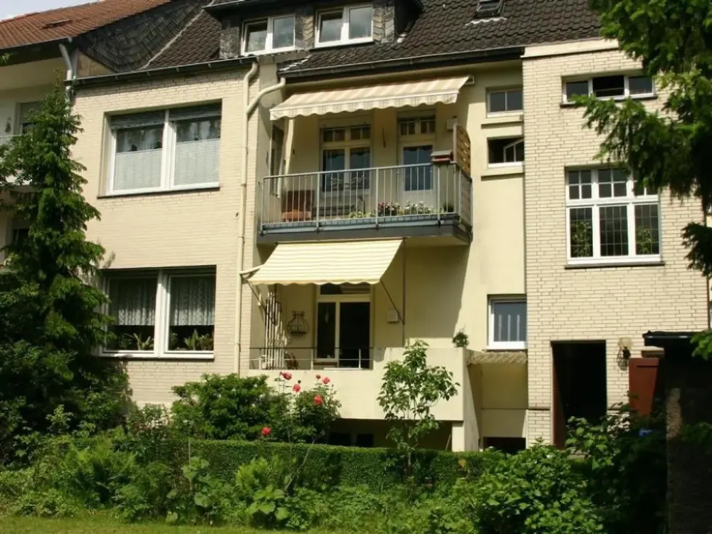 Spacious Ground Floor Apartment 106m² with Balcony and Garden Use