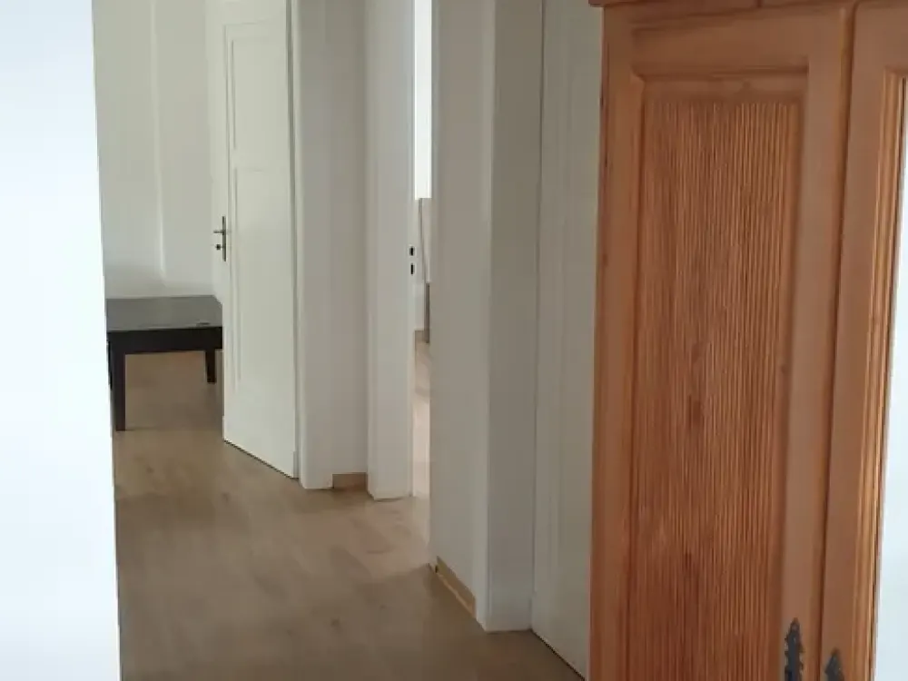 Spacious Ground Floor Apartment 106m² with Balcony and Garden Use
