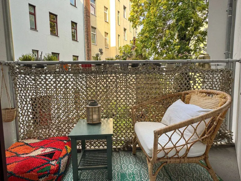 Befristet, voll möblierte 2-Zimmer- Altbauwohnung mit Balkon in Moabit