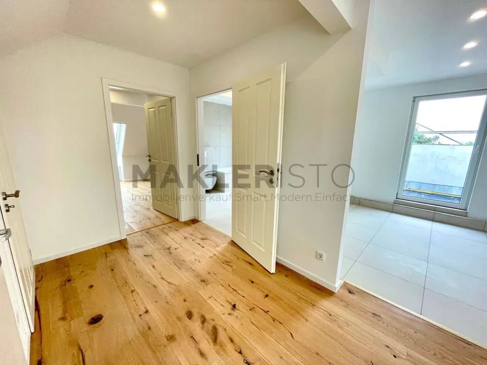**Erstbezug: Kleine 2-Zimmer-Dachgeschosswohnung mit Fußbodenheizung & Dachterrasse**