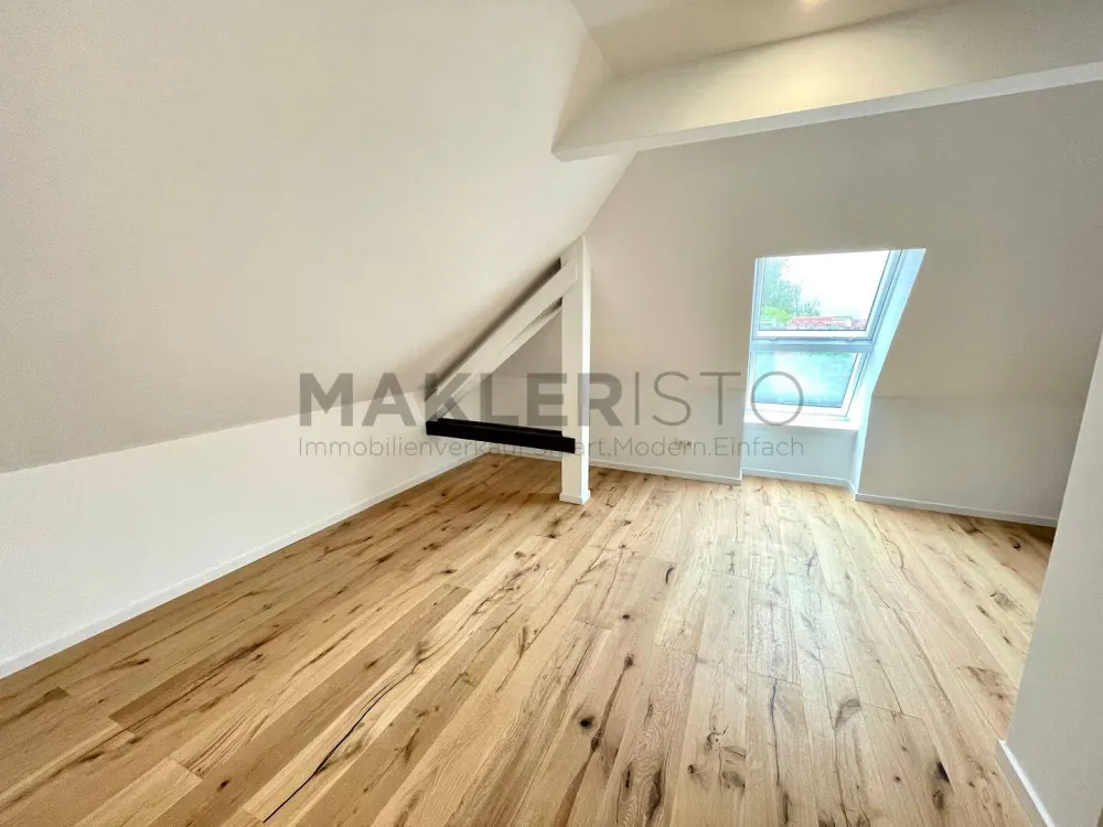 **Erstbezug: Kleine 2-Zimmer-Dachgeschosswohnung mit Fußbodenheizung & Dachterrasse**