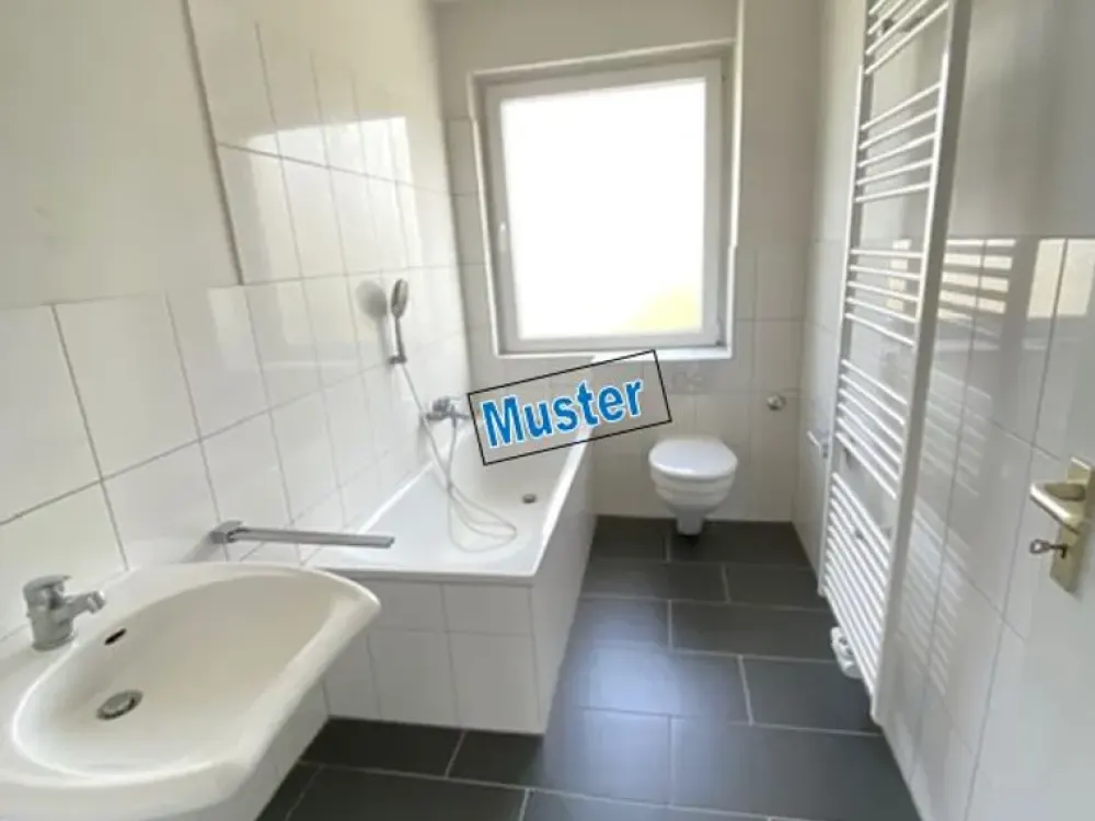 Endlich Zuhause: 2-Zimmer-Wohnung mit neuem Bad, Balkon und Aufzug