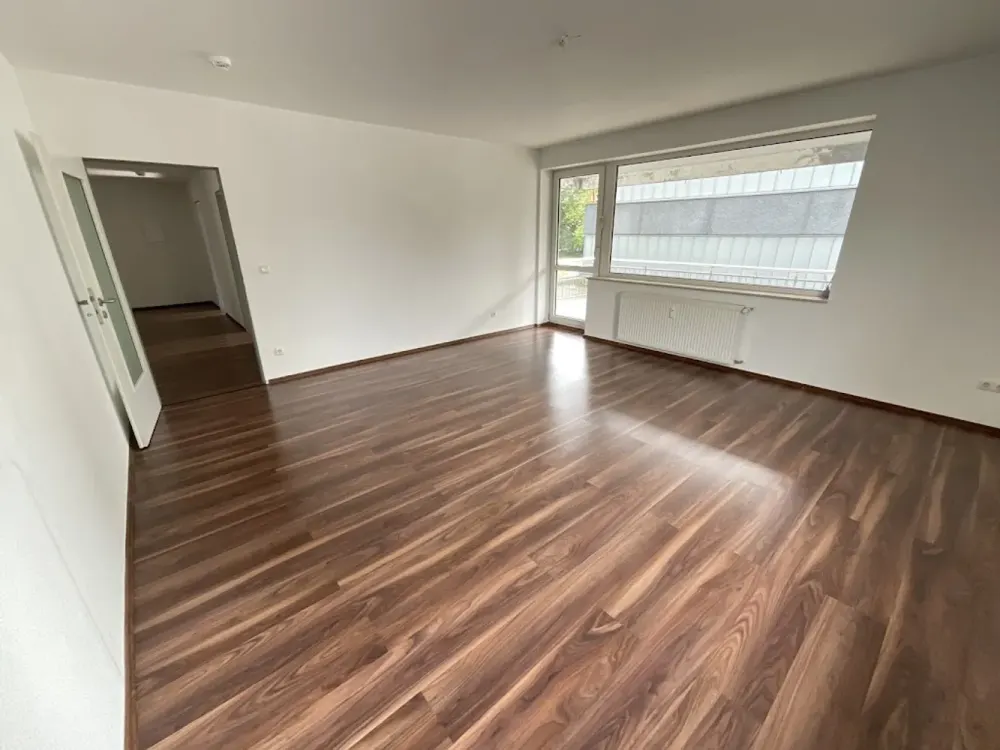 Schöne 3 Zimmerwohnung mit großem Balkon in zentraler Lage