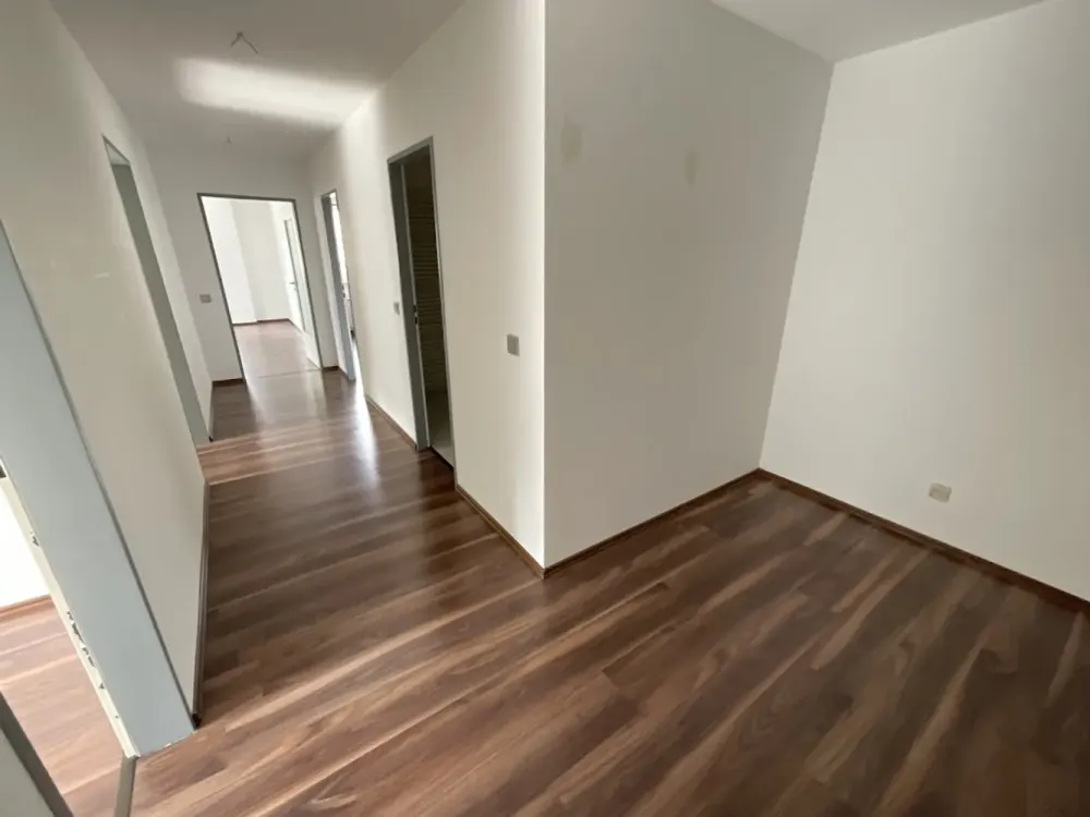 Schöne 3 Zimmerwohnung mit großem Balkon in zentraler Lage