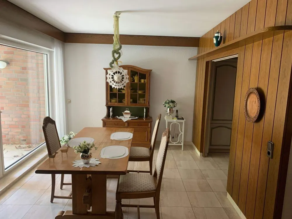 Seniorenwohnung Hainallee, komplett möbliert mit Tiefgarage und Aufzug!