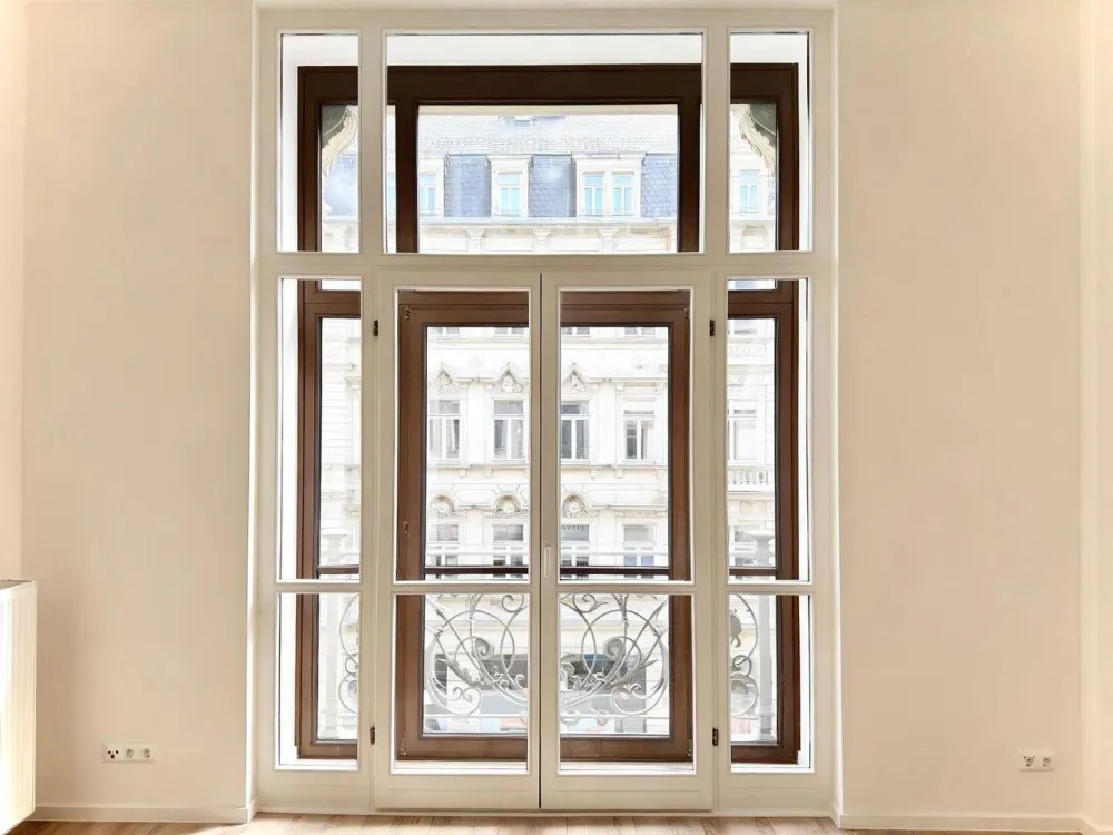 Sanierter Altbaucharme mit elegantem Balkonaustritt