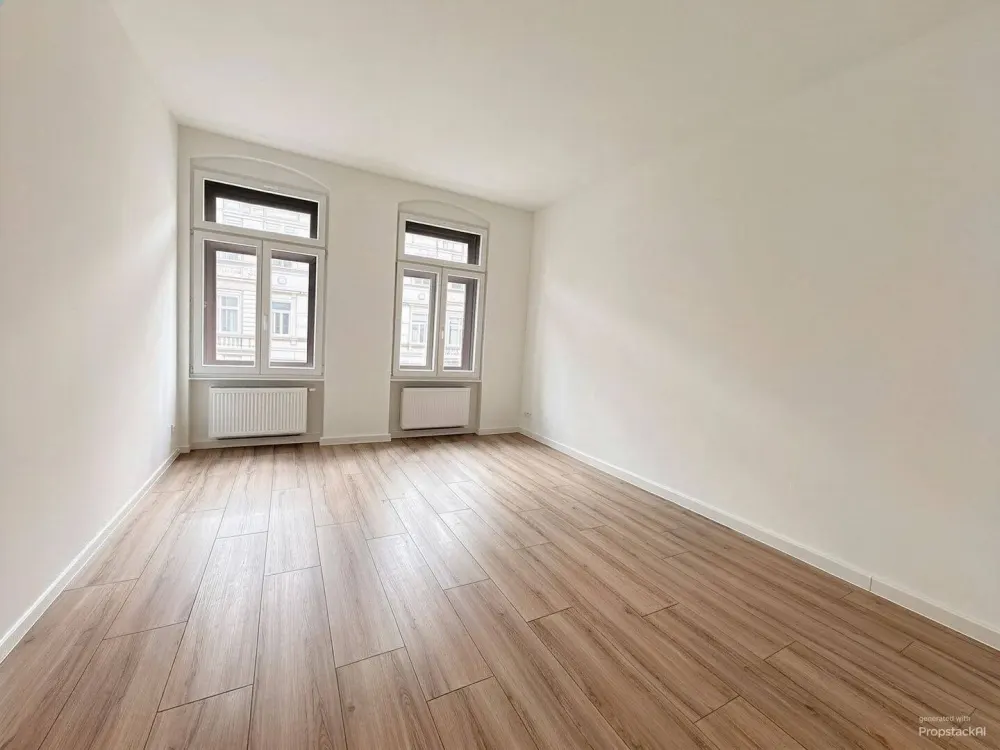 Sanierter Altbaucharme mit elegantem Balkonaustritt
