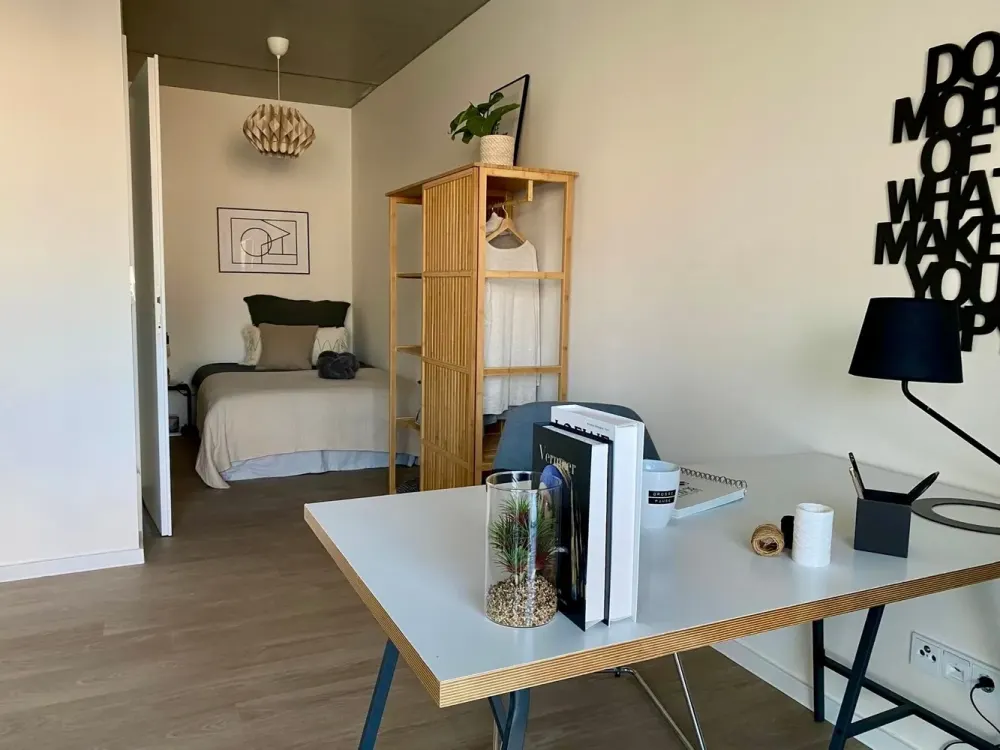 Accommodation for Students/Trainees - Cozy Room in a 3-Person Shared Apartment for Rent