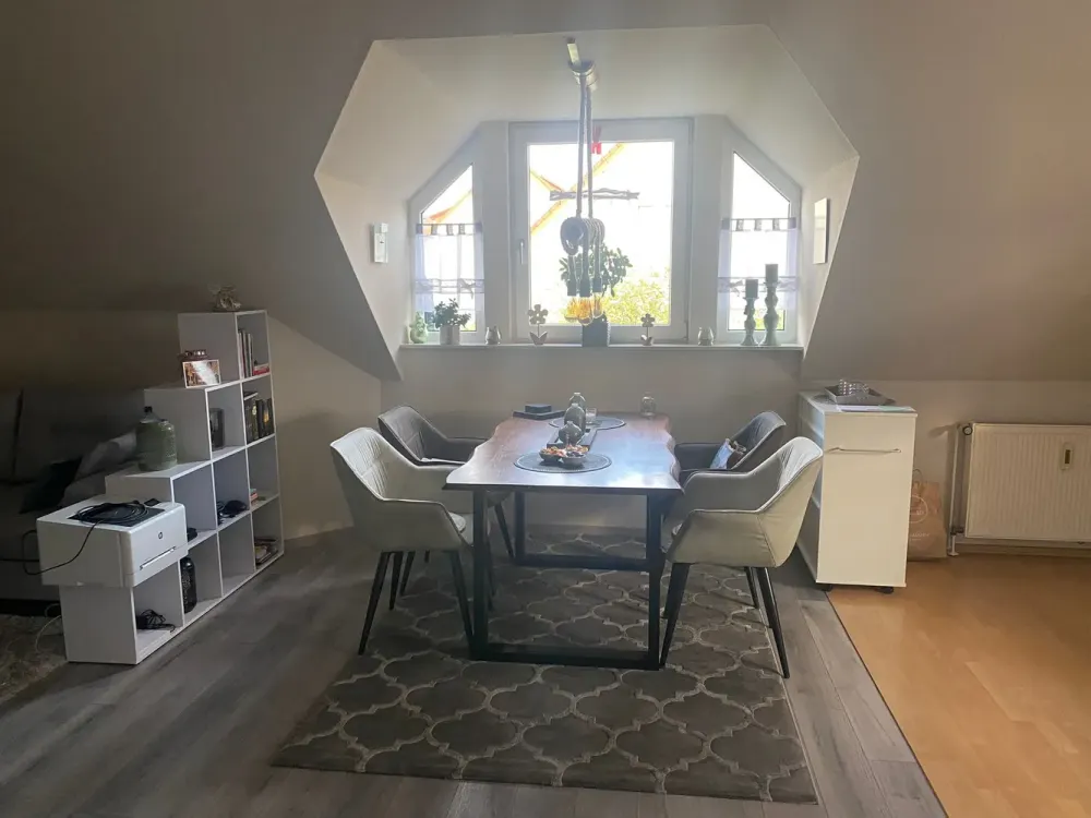 Living with Character: Well-Maintained 3-Room Attic Apartment in Paderborn