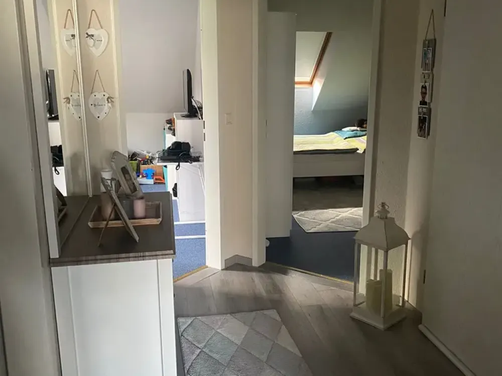 Living with Character: Well-Maintained 3-Room Attic Apartment in Paderborn