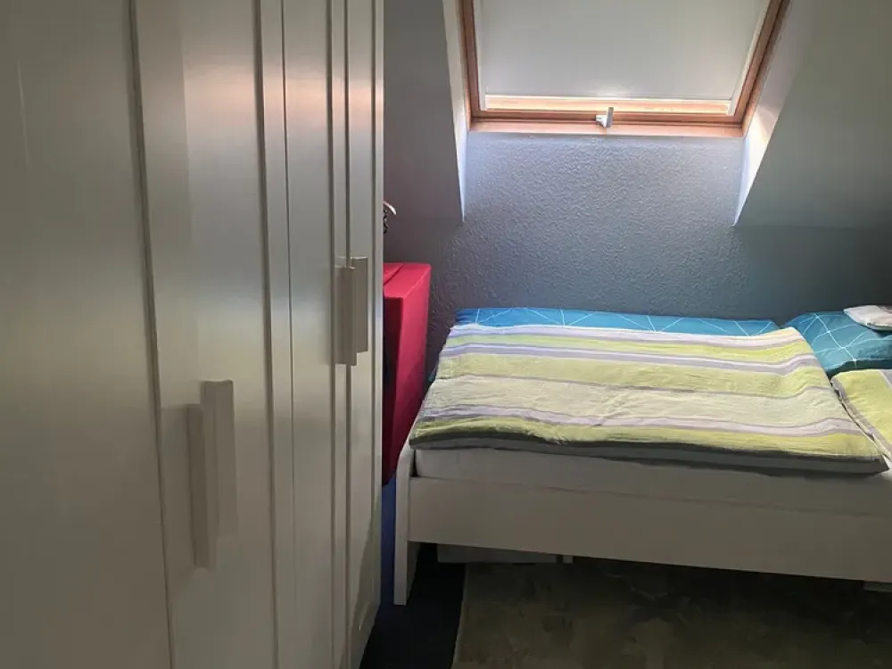 Living with Character: Well-Maintained 3-Room Attic Apartment in Paderborn