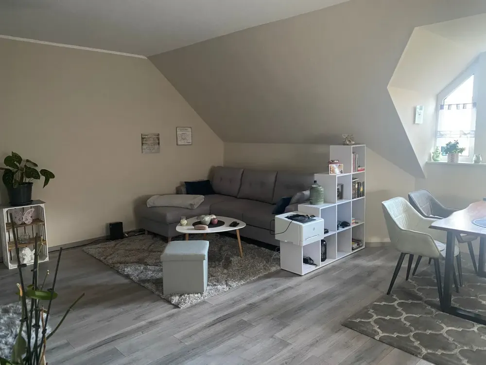 Living with Character: Well-Maintained 3-Room Attic Apartment in Paderborn