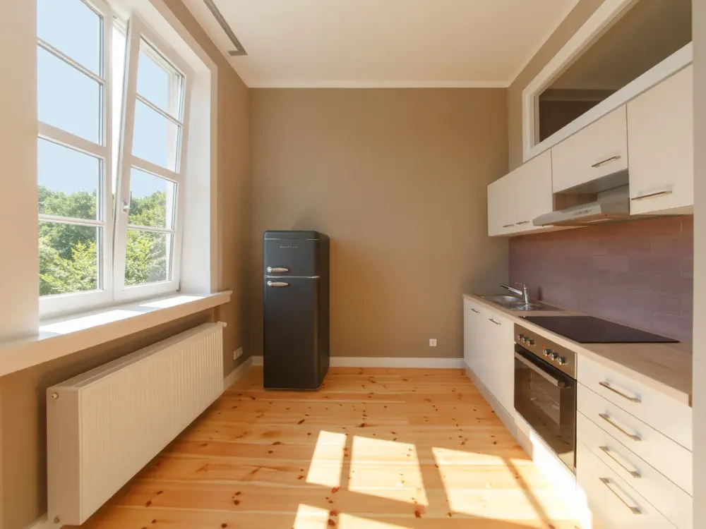 Möbliertes Wohntraum-Appartement mit Echtholzdielen & Einbauküche in Potsdam Groß Glienicke