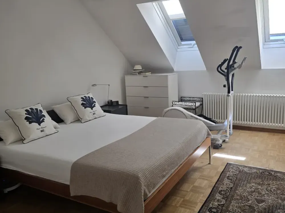 Stilvoll modernisiert: 3-Zimmer-Dachgeschosswohnung mit Balkon Südseite in Sachsenhausen-Süd