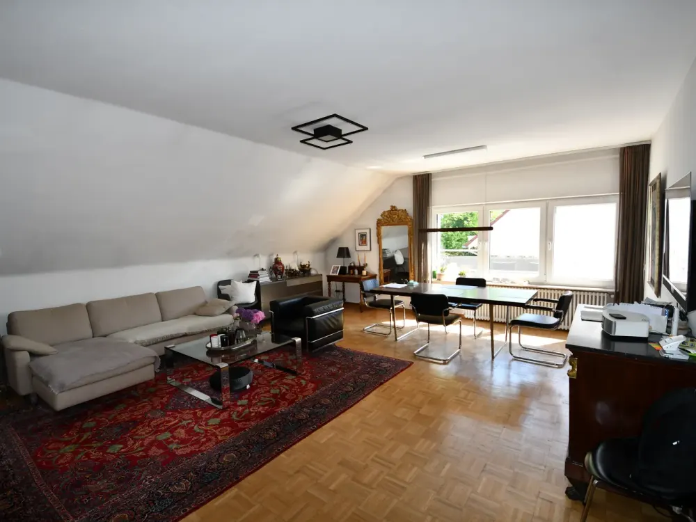 Stilvoll modernisiert: 3-Zimmer-Dachgeschosswohnung mit Balkon Südseite in Sachsenhausen-Süd