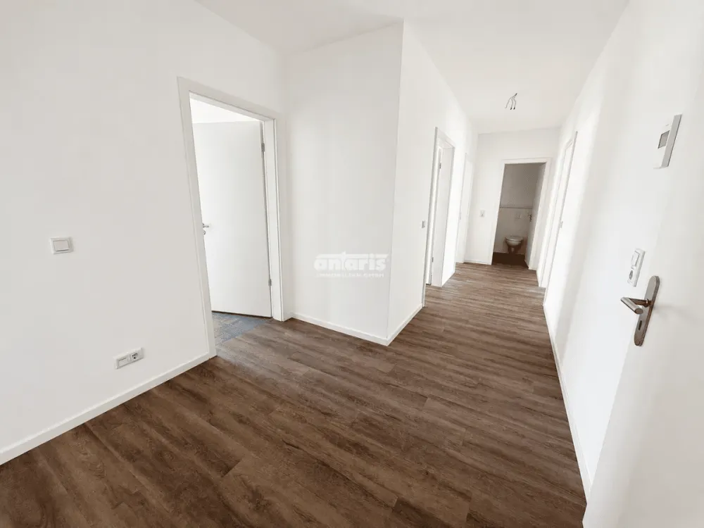 Family-friendly 4-room apartment with balcony & two bathrooms