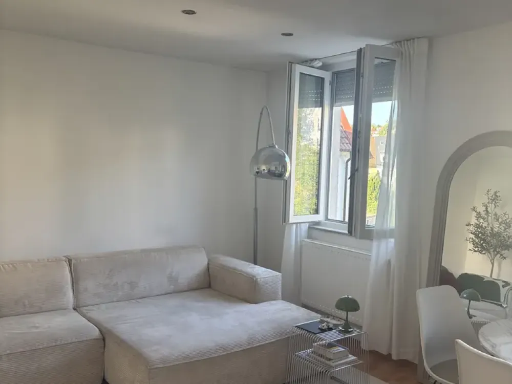 Stuttgart: Helle 2-Zimmer-Wohnung in schöner Lage