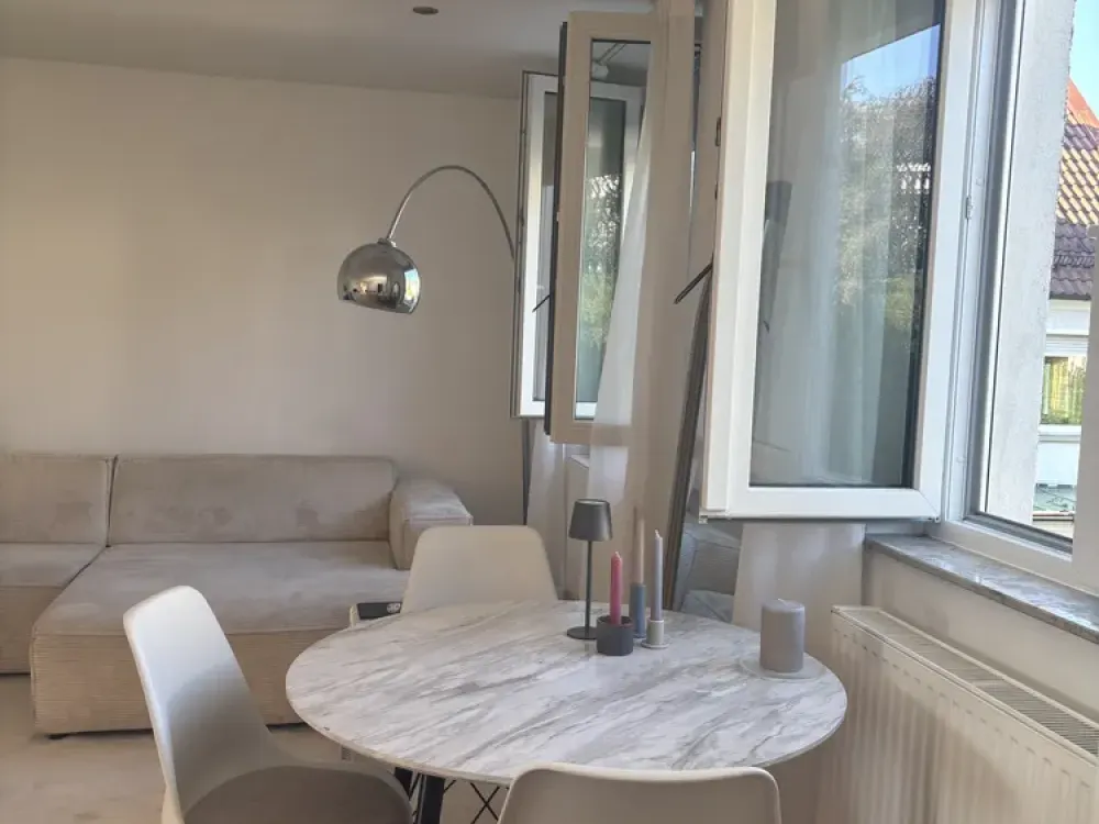 Stuttgart: Helle 2-Zimmer-Wohnung in schöner Lage