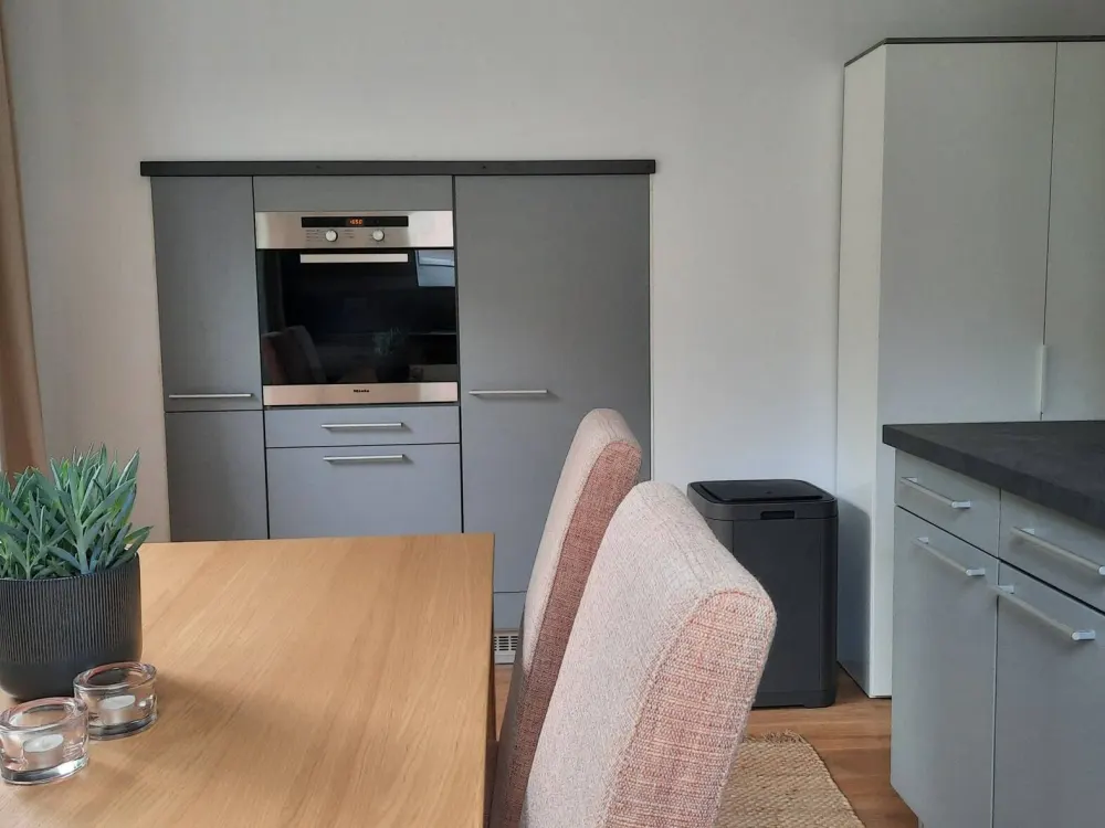 S-Uhlbach, vollmöblierte 2-Zi. Wohnung mit Balkon