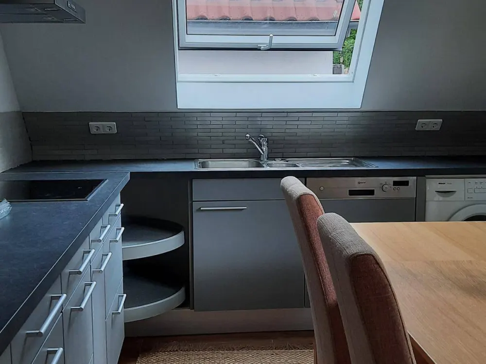 S-Uhlbach, vollmöblierte 2-Zi. Wohnung mit Balkon