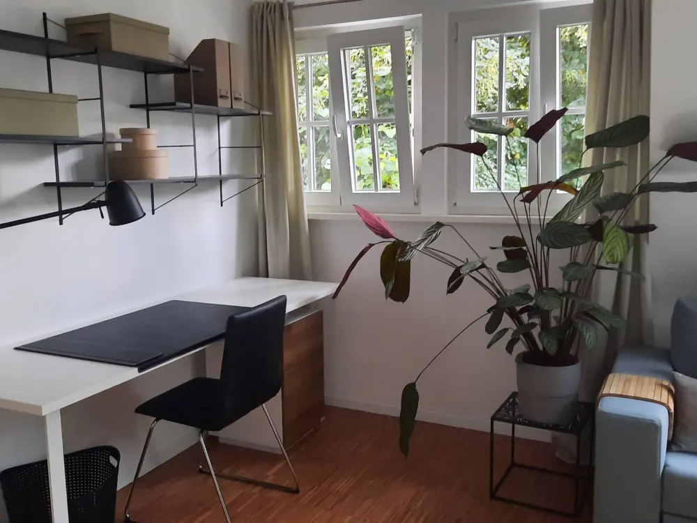 S-Uhlbach, vollmöblierte 2-Zi. Wohnung mit Balkon