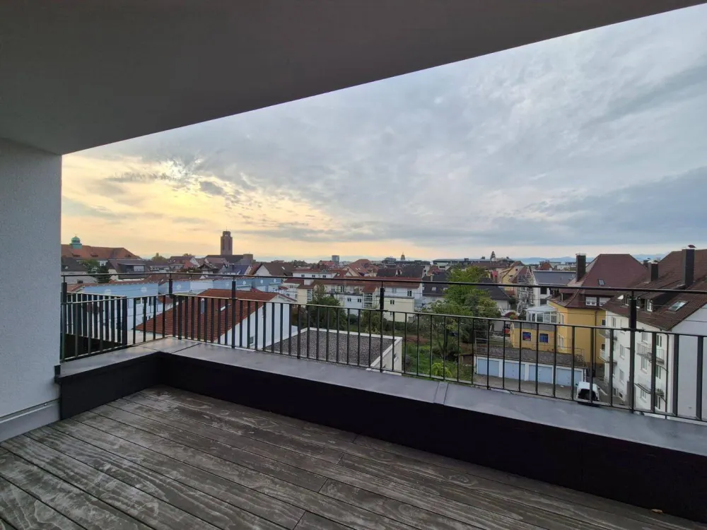 Neubau - Lichtdurchflutetes Penthouse mit Bergsicht, zentrale Lage