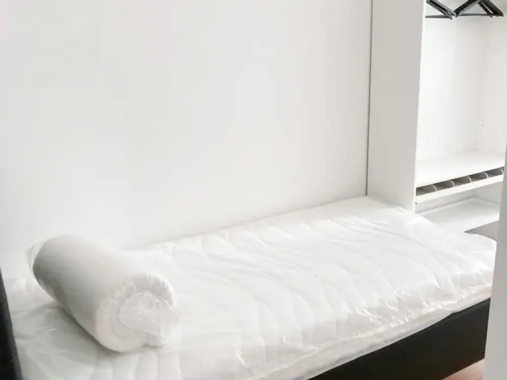Urban Living: Möbliertes Zimmer mit eigenem Privatbad