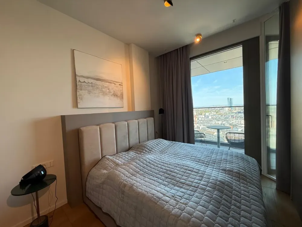 FOUR: Möbliertes Apartment mit Mainblick