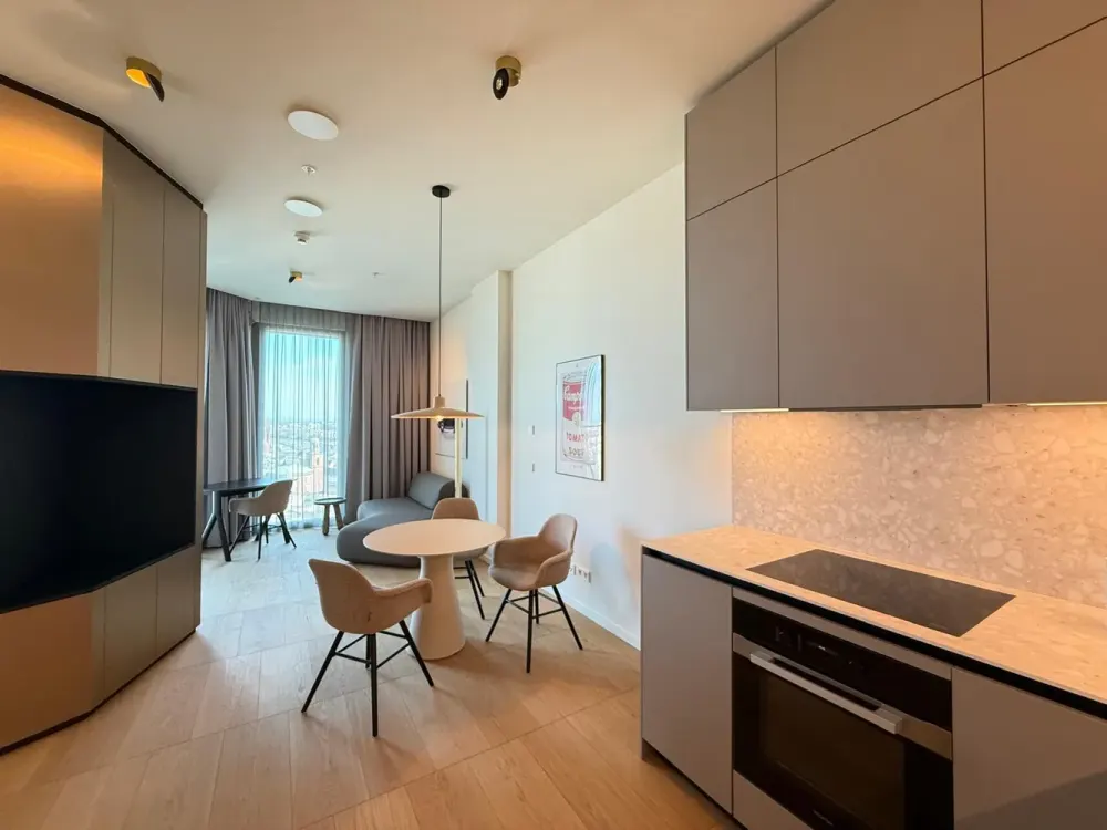 FOUR: Möbliertes Apartment mit Mainblick