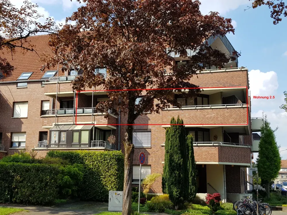 Bright Single Apartment with South-facing Loggias and Underground Parking in the Center of Paderborn