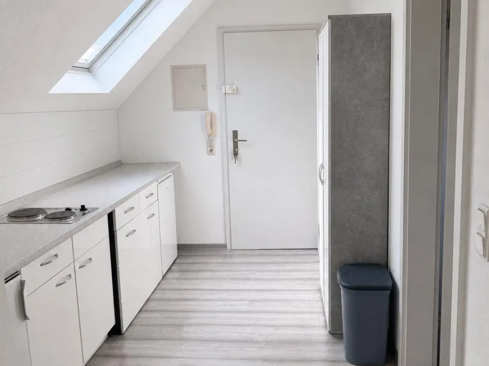 Charmante Dachgeschosswohnung mit Einbauküche und guter Raumaufte