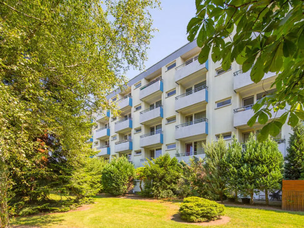 Frisch renovierte 3,5-Zimmer-Wohnung mit ca. 78 m² und 2 Balkonen - sofort verfügbar