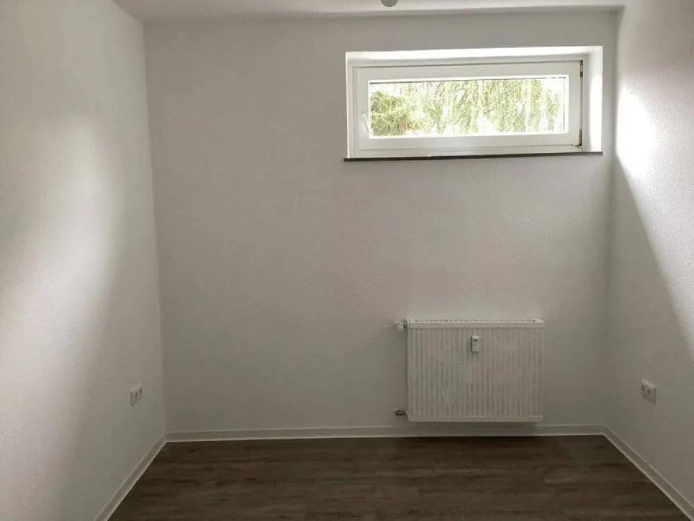 Frisch renovierte 3,5-Zimmer-Wohnung mit ca. 78 m² und 2 Balkonen - sofort verfügbar