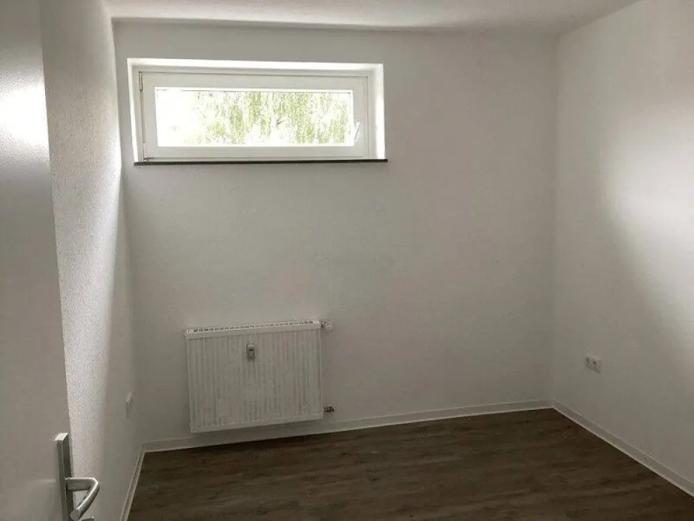 Frisch renovierte 3,5-Zimmer-Wohnung mit ca. 78 m² und 2 Balkonen - sofort verfügbar
