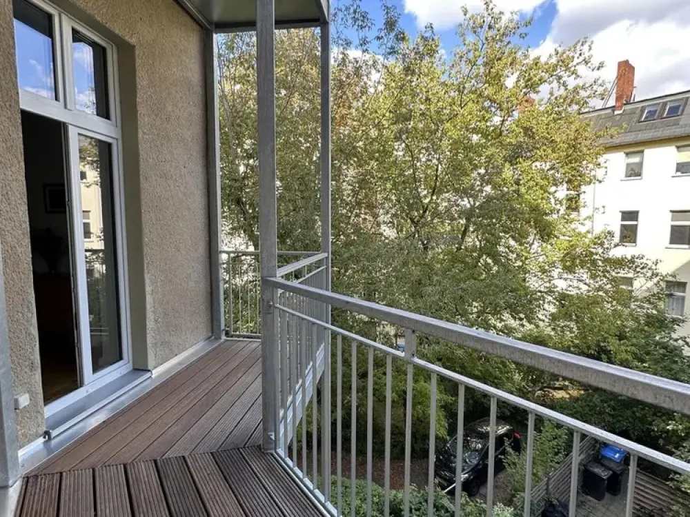 Helle möblierte Altbauwohnung mit Balkon in Berlin-Friedenau