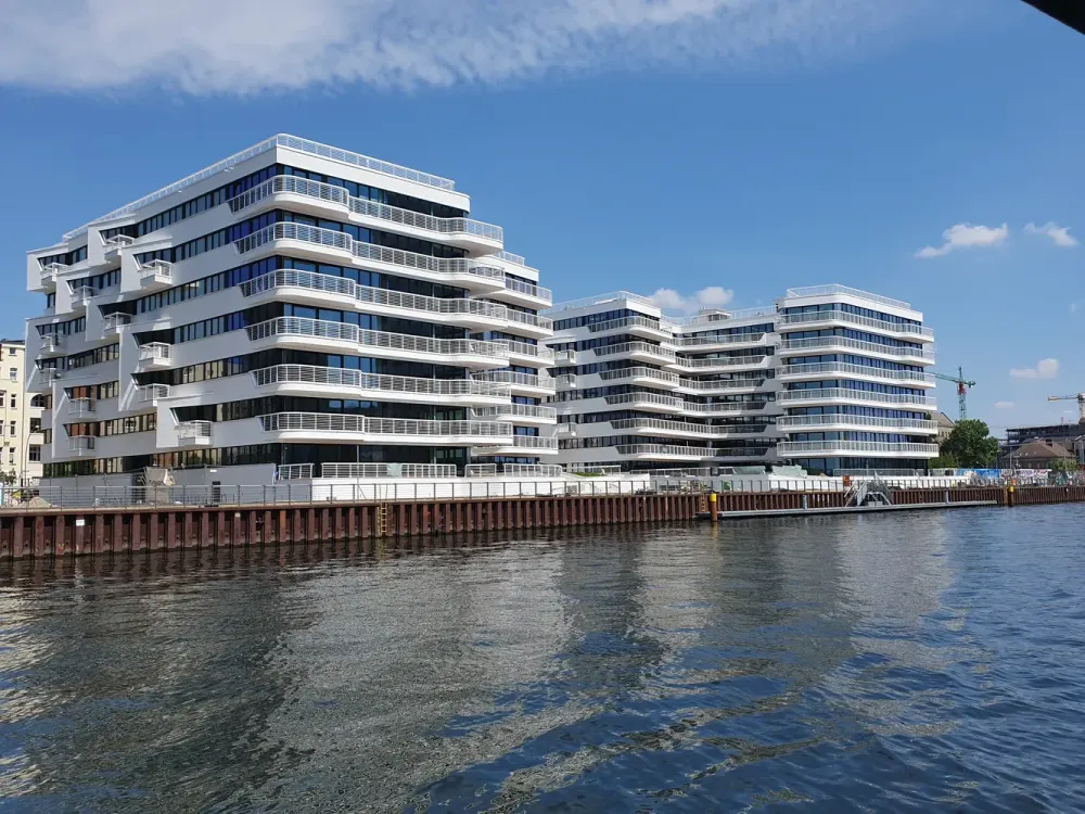2 ZIMMER Luxus Wohnung - EBK - Wasserblick - Balkone- 1585€ Warm - 1-3 Years contract