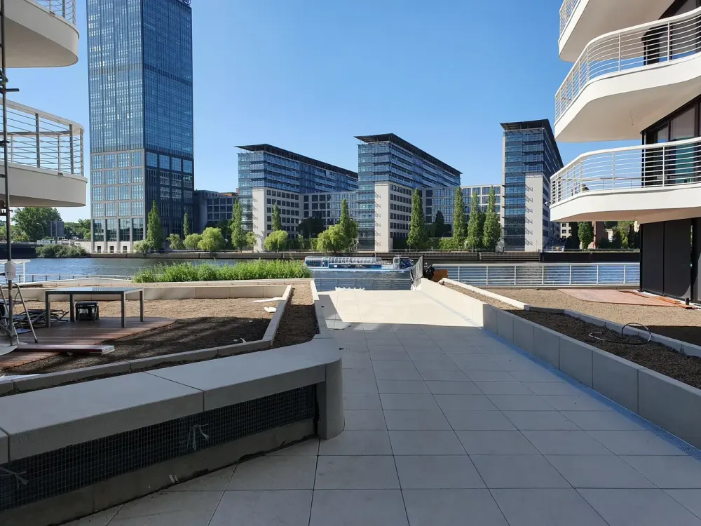 2 ZIMMER Luxus Wohnung - EBK - Wasserblick - Balkone- 1585€ Warm - 1-3 Years contract