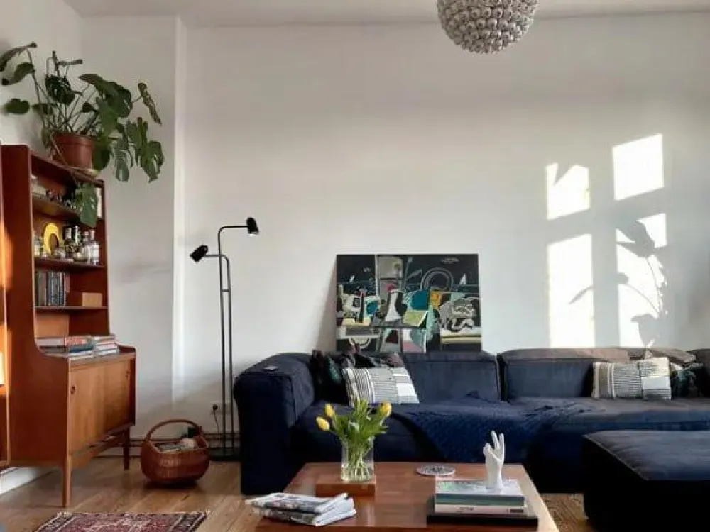 Möblierte 3-Zimmer-Altbauwohnung mit Balkon & Loggia in Hamburg-B