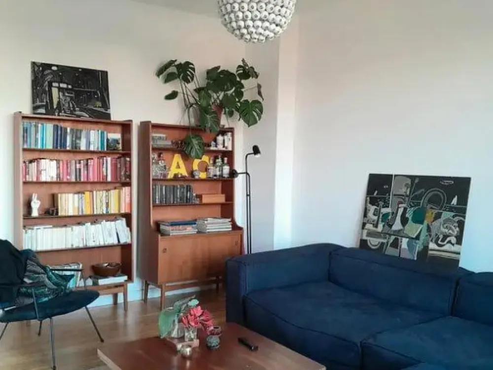 Möblierte 3-Zimmer-Altbauwohnung mit Balkon & Loggia in Hamburg-B