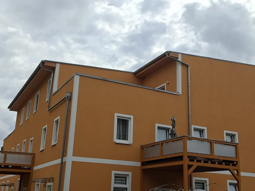 Große Dachgeschosswohnung mit Dachterrasse und Fußbodenheizung
