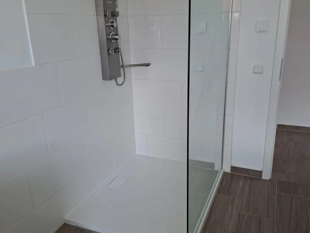 Große Dachgeschosswohnung mit Dachterrasse und Fußbodenheizung